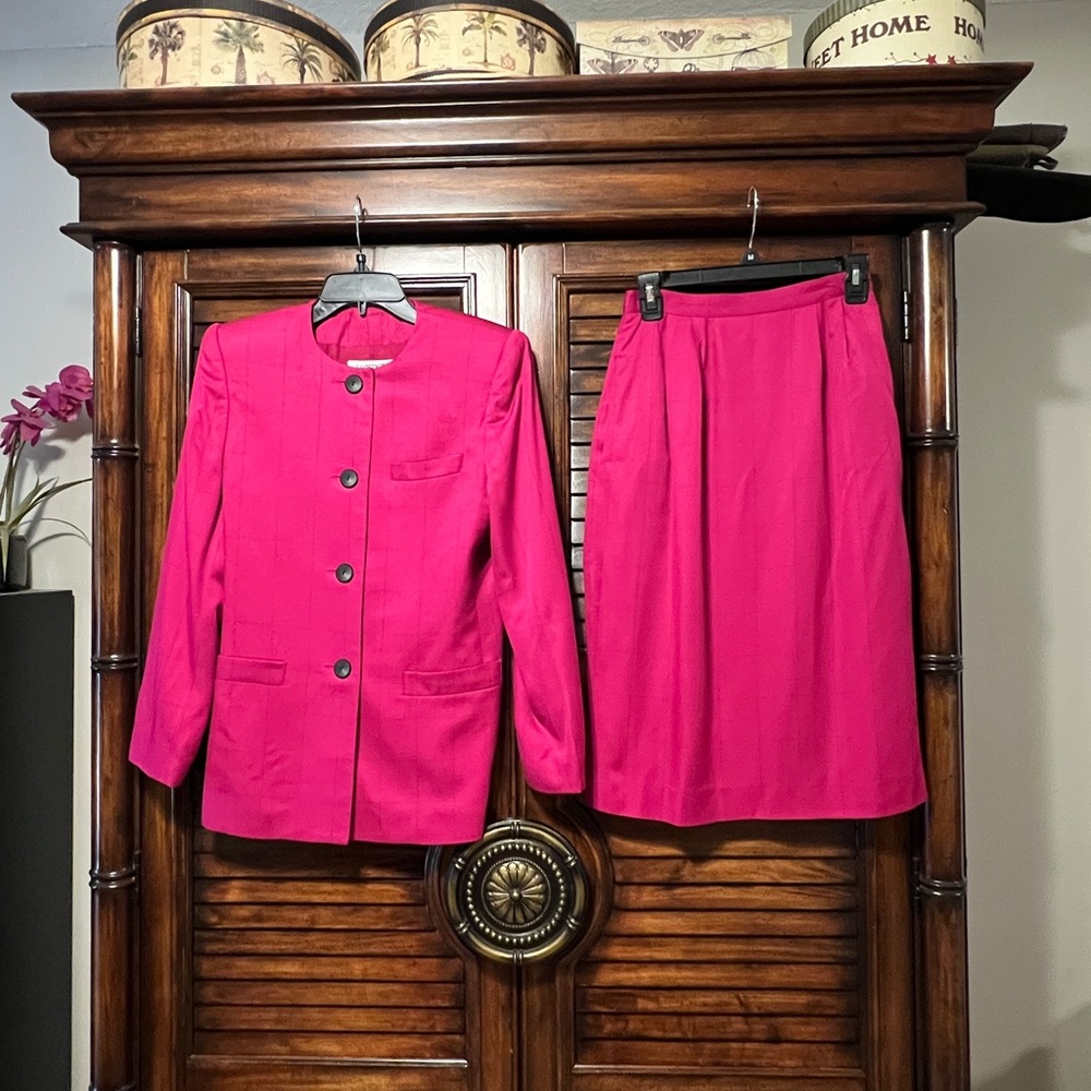 Kasper Vibrant Pink‎ With Square Stripes Skirt Suit Women’s Size 4